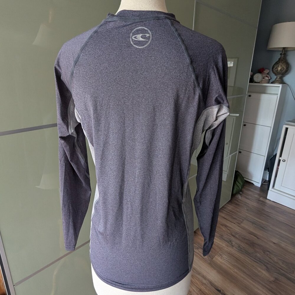 Womans O'Neil Rash Guard - Picture 6 of 9